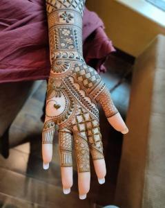 Elegant and detailed art by top mehndi artists in Gurgaon for every bride