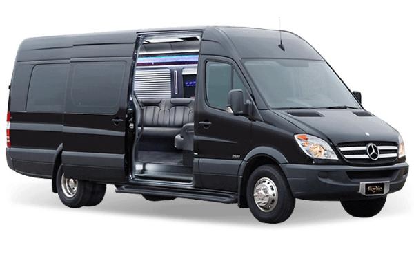 Travel in Luxury with Premium Car Service at Detroit Airport