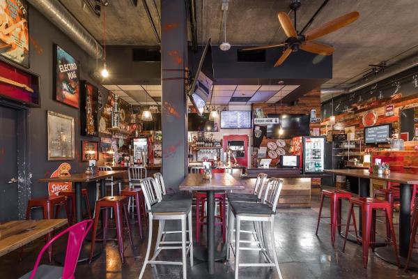 Work With a Professional Liquor License Broker in California to Simplify the Process
